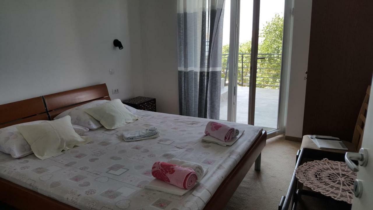 Holiday House Maretta - Apartment No 1 Луково-Шугарье Экстерьер фото